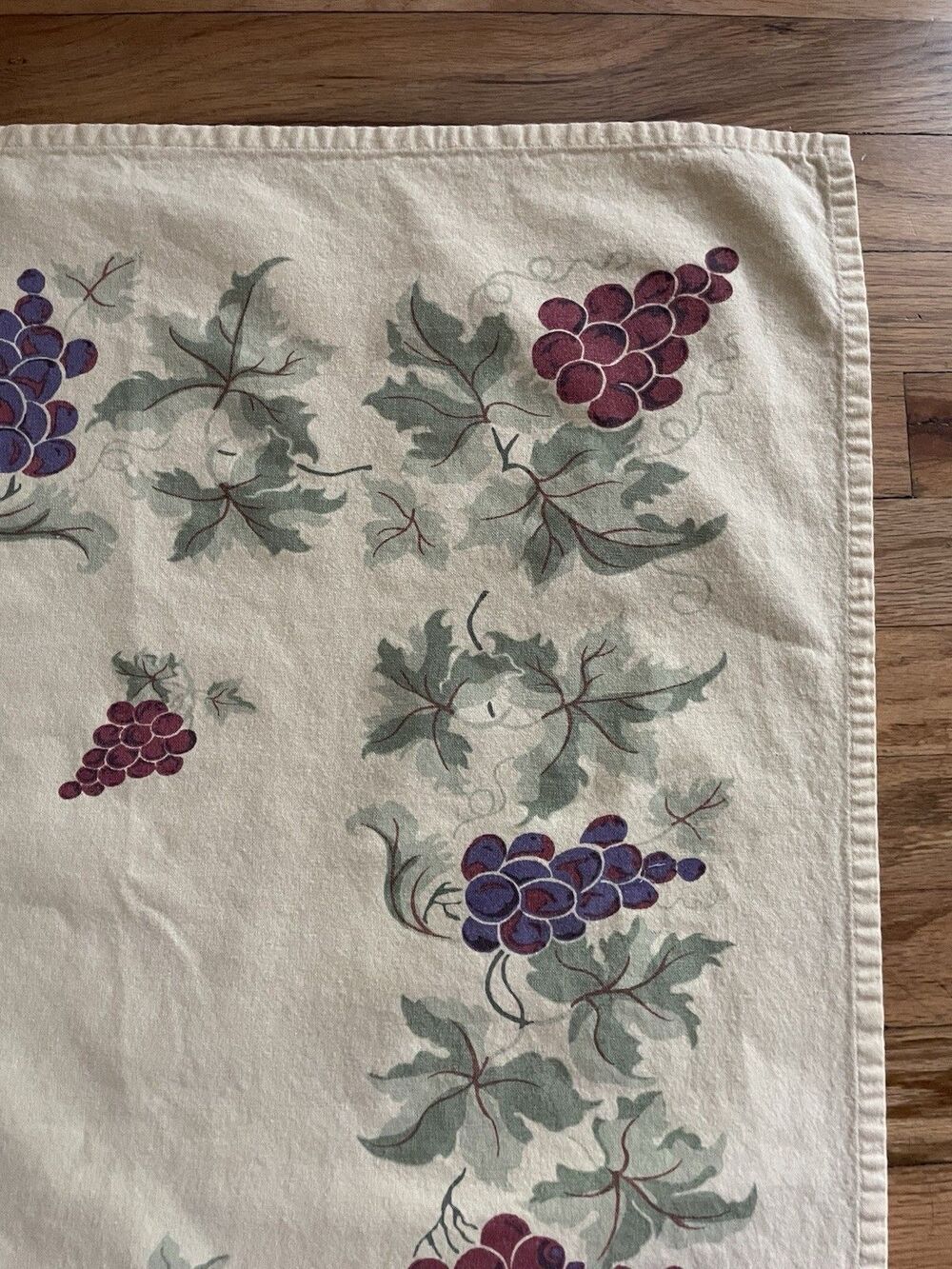 Vintage Grape Cluster Cotton Tablecloth 74”x61”